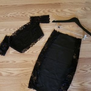 This a delicate 2-piece set. Only worn once.